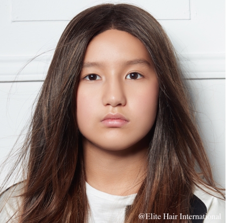 Portrait d'une ado portant la perruque pour enfant Ariane, 100% remboursée d'Elite Hair International